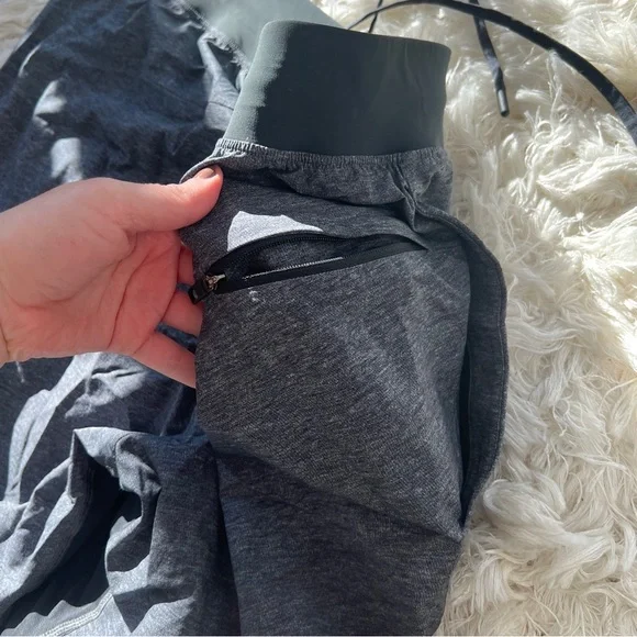 Lululemon Men’s 10” Athletic Shorts - Picture 5 of 6